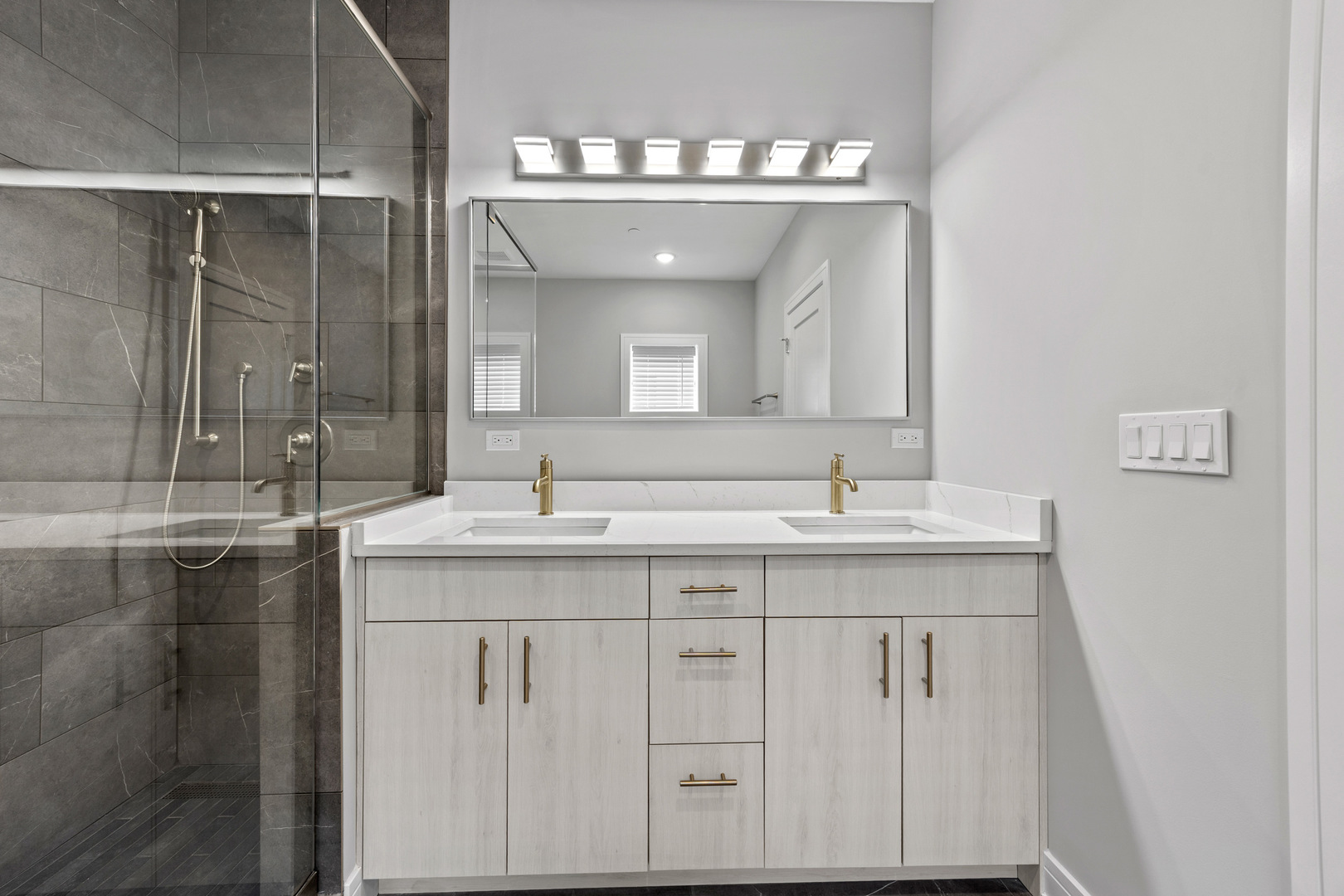 3231 South Shields Avenue Chicago, IL 60616 - Photo 27 of 58 a bathroom with a double vanity sink and a mirror