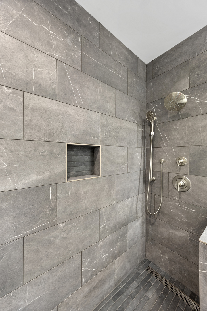 3231 South Shields Avenue Chicago, IL 60616 - Photo 30 of 58 a bathroom with a shower and a tiled wall