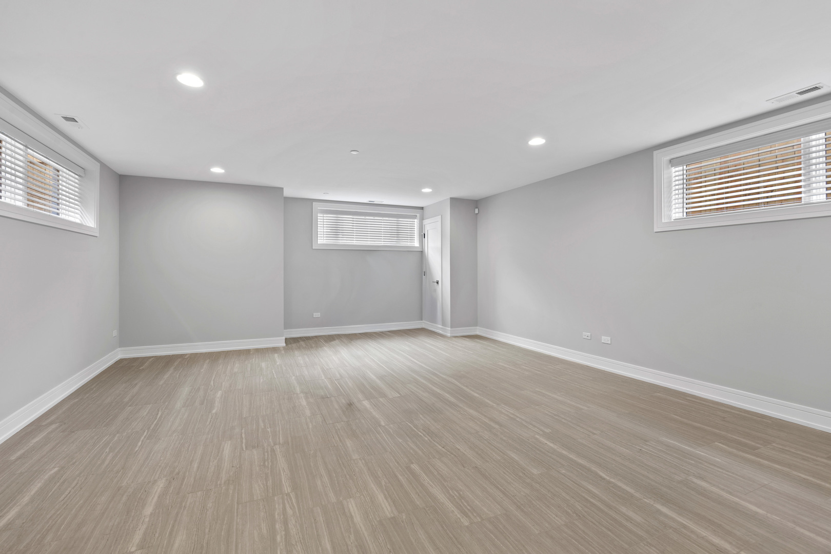 3231 South Shields Avenue Chicago, IL 60616 - Photo 43 of 58 a view of an empty room with wooden floor and a window