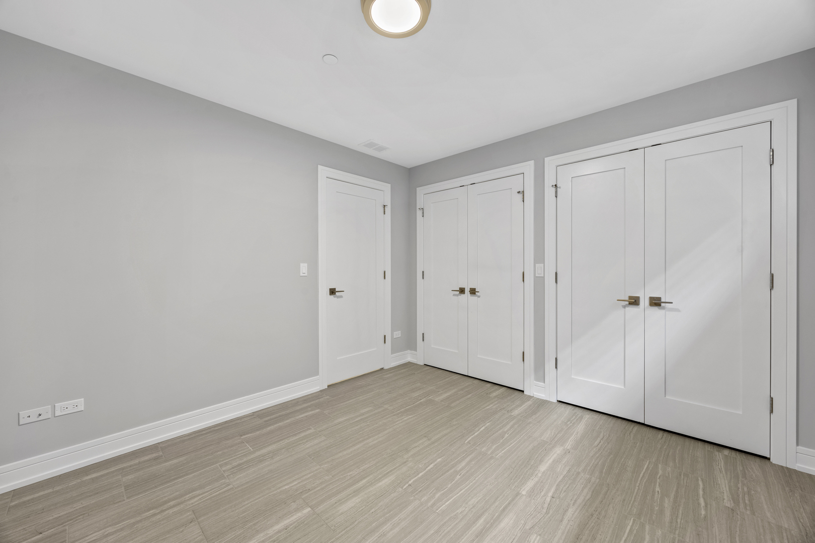 3231 South Shields Avenue Chicago, IL 60616 - Photo 44 of 58 a view of an empty room with wooden floor