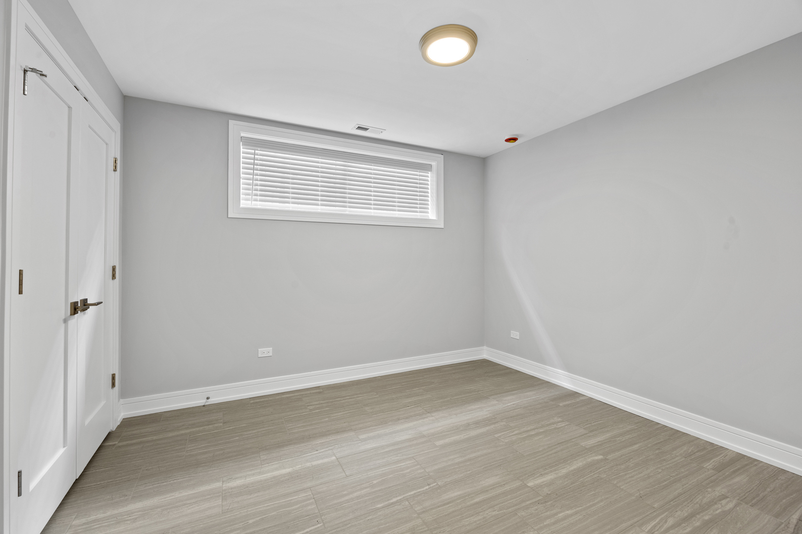 3231 South Shields Avenue Chicago, IL 60616 - Photo 45 of 58 a view of a room with wooden floor and white walls
