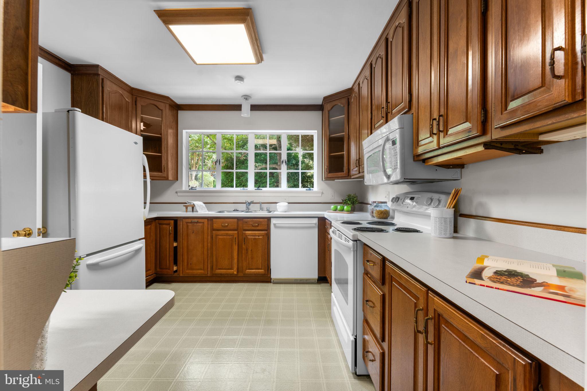 11800 Stoney Creek Road Potomac, MD 20854 - Photo 18 of 78 a kitchen with stainless steel appliances granite countertop a sink stove and refrigerator