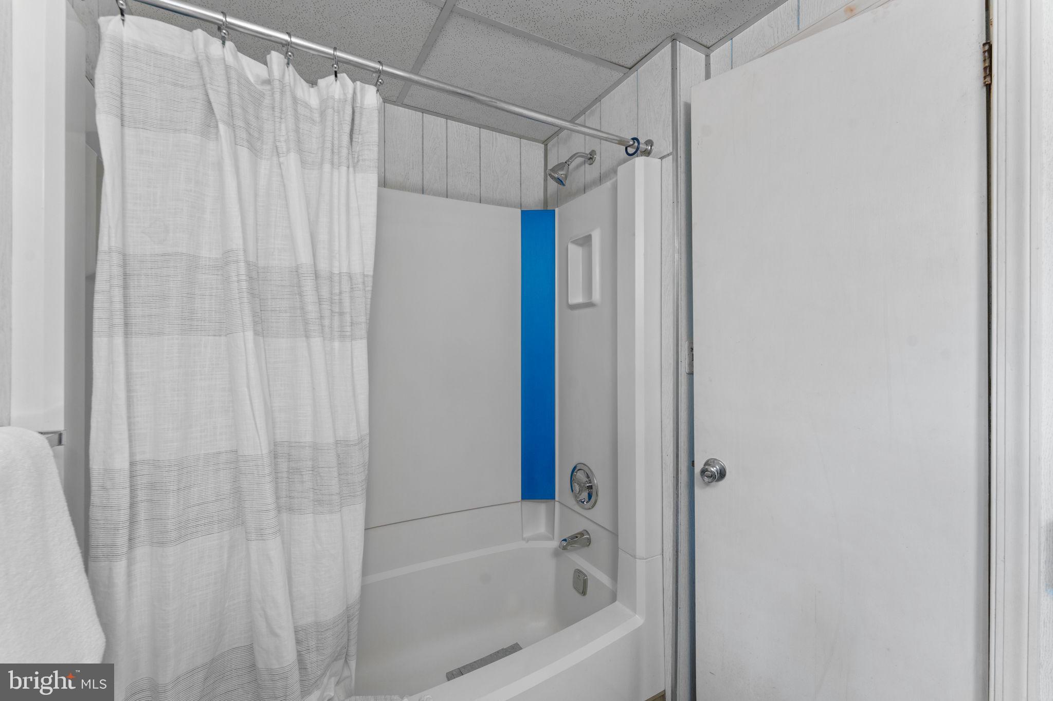 11800 Stoney Creek Road Potomac, MD 20854 - Photo 46 of 78 a bathroom with a shower and a tub