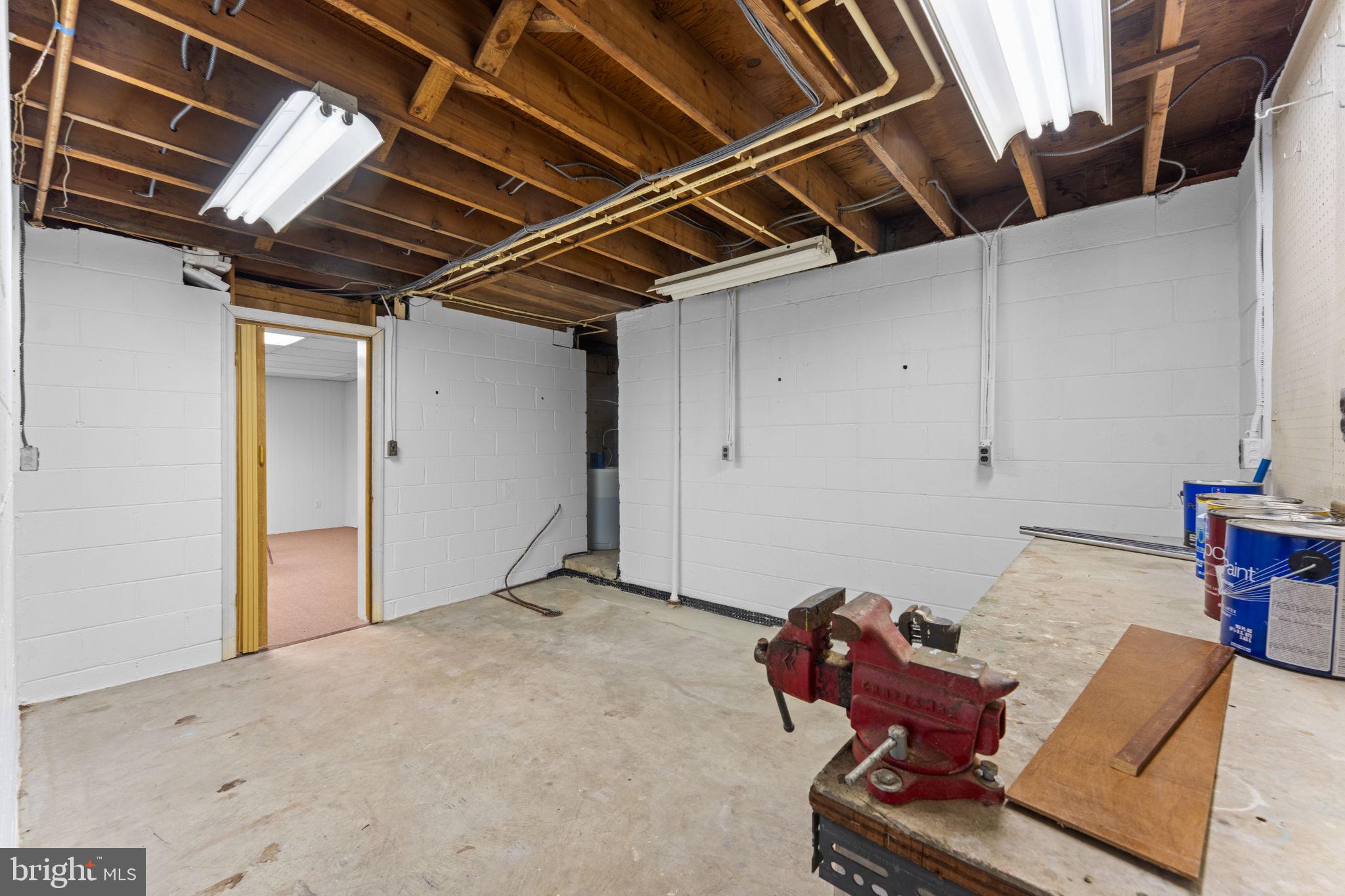 11800 Stoney Creek Road Potomac, MD 20854 - Photo 49 of 78 a view of livingroom with furniture