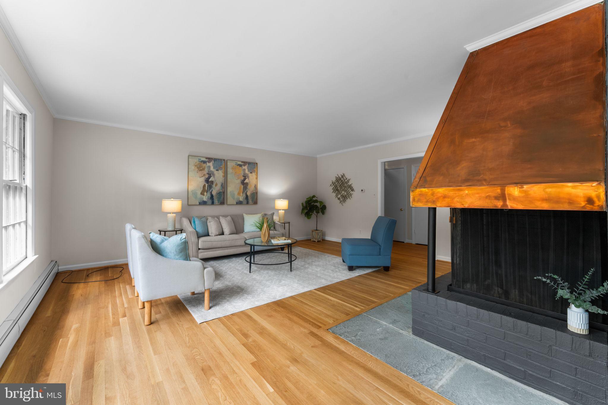 11800 Stoney Creek Road Potomac, MD 20854 - Photo 8 of 78 a living room with furniture and a lamp