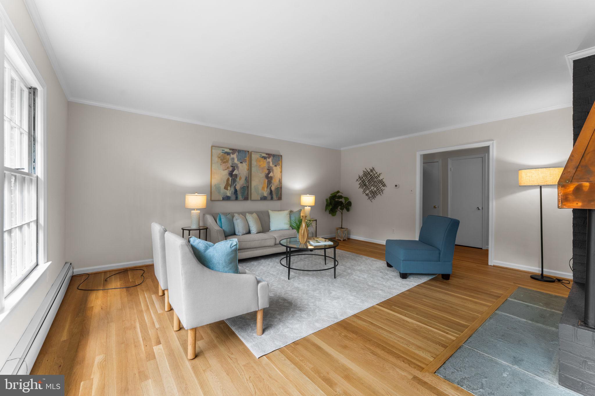 11800 Stoney Creek Road Potomac, MD 20854 - Photo 10 of 78 a living room with furniture and a rug