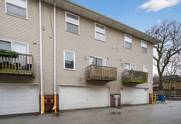 $364,999 | 10420 South Walden Parkway, Chicago, IL 60643