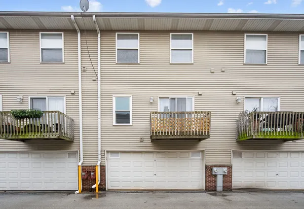 $364,999 | 10420 South Walden Parkway, Chicago, IL 60643