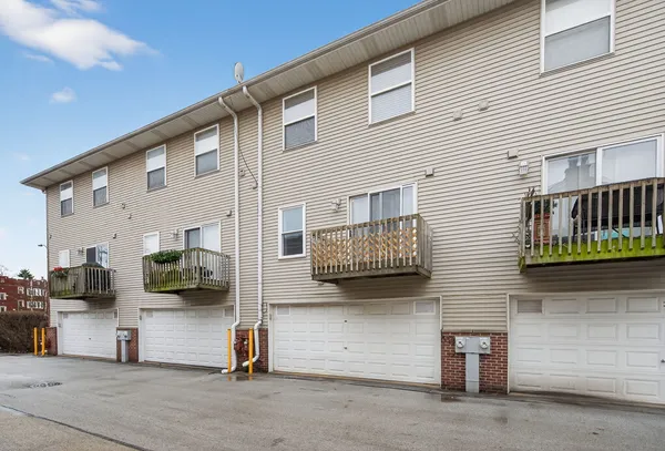 $364,999 | 10420 South Walden Parkway, Chicago, IL 60643