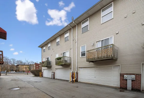 $364,999 | 10420 South Walden Parkway, Chicago, IL 60643