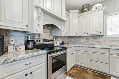 $268,000 | 17494 Jaycee Drive, Iowa, LA 70647