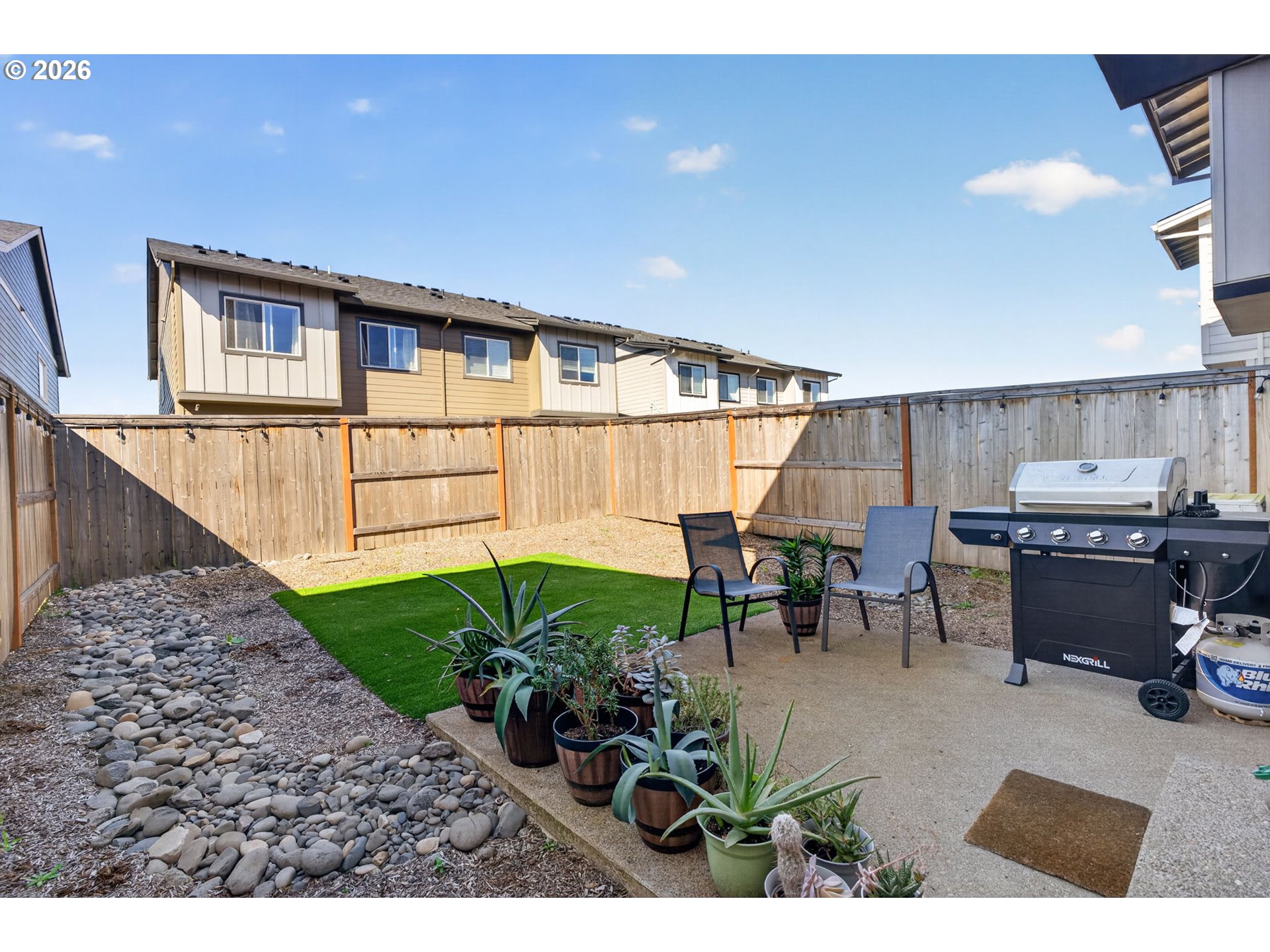 2876 South Nectarine Street Cornelius, OR 97113 - Photo 34 of 42 a living room with furniture