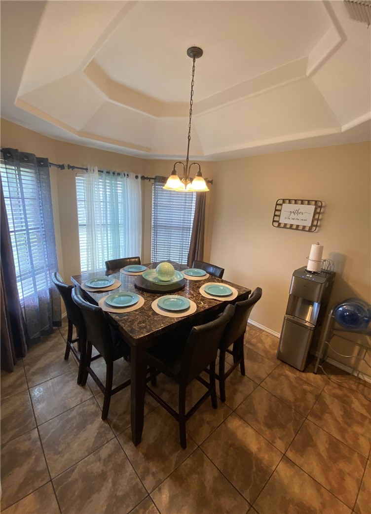1250 Lawrence Trail Alice, TX 78332 - Photo 17 of 40 a view of a dining room with furniture
