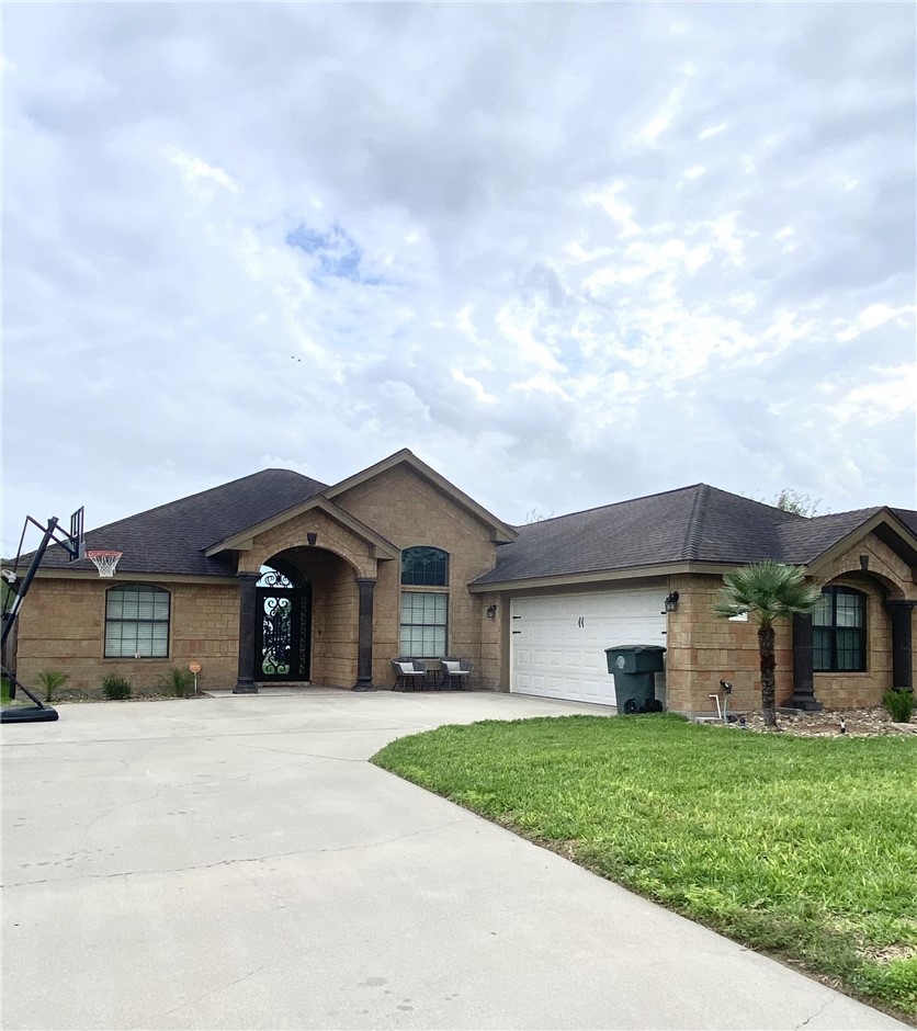 1250 Lawrence Trail Alice, TX 78332 - Photo 2 of 40 a front view of a house with a garden