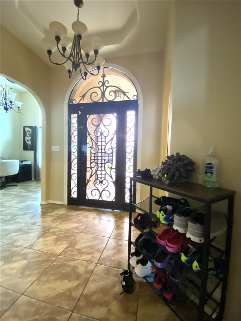 1250 Lawrence Trail Alice, TX 78332 - Photo 7 of 40 a view of a room with gym equipment