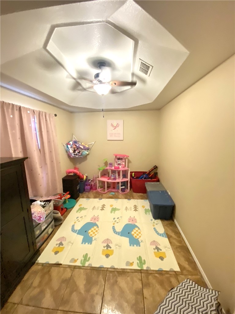 1250 Lawrence Trail Alice, TX 78332 - Photo 8 of 40 a bed sitting in a room next to a window