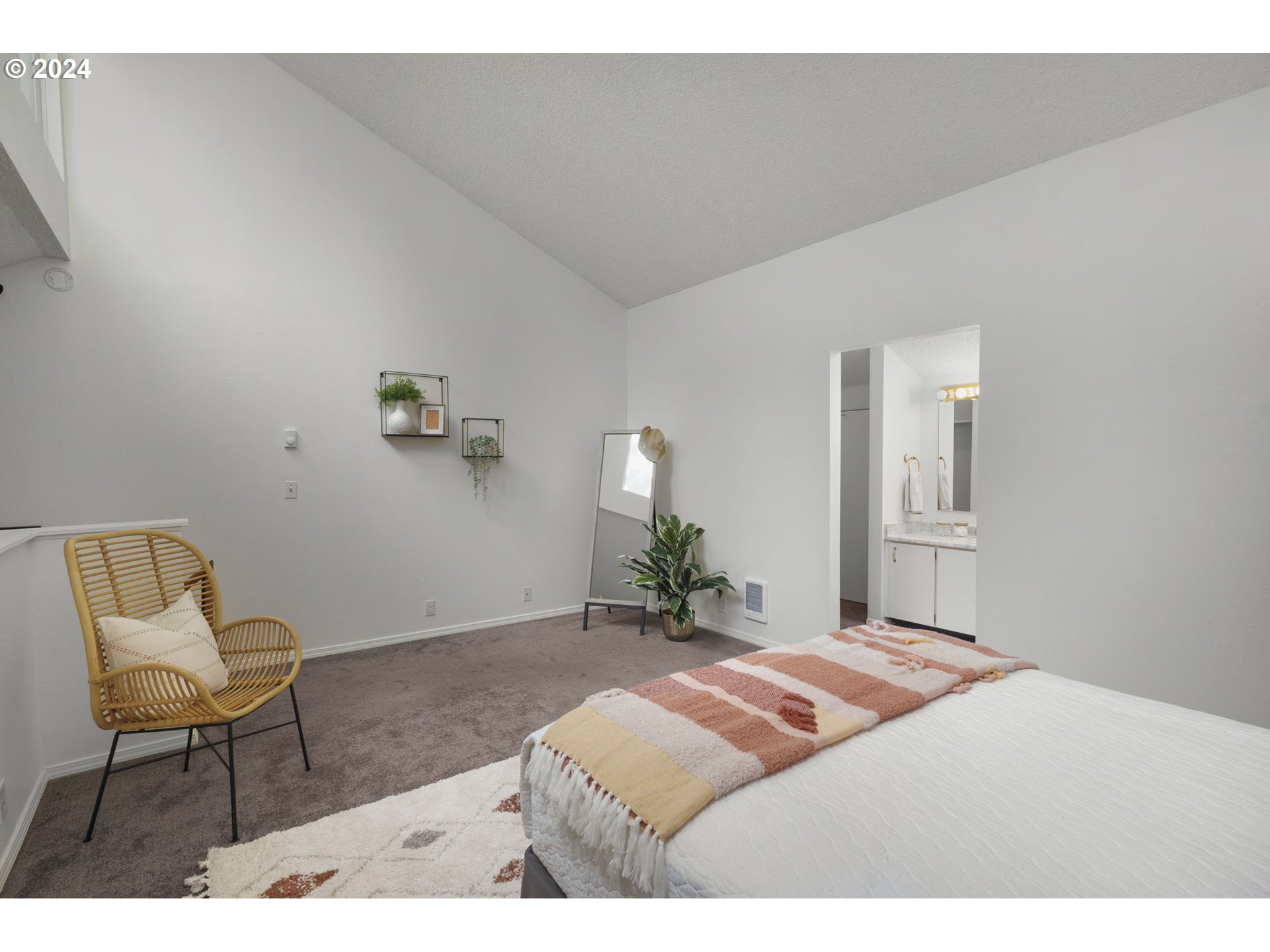4568 Southwest Comus Place, Unit 8E Portland, OR 97219 - Photo 14 of 39 Gallery Image 14