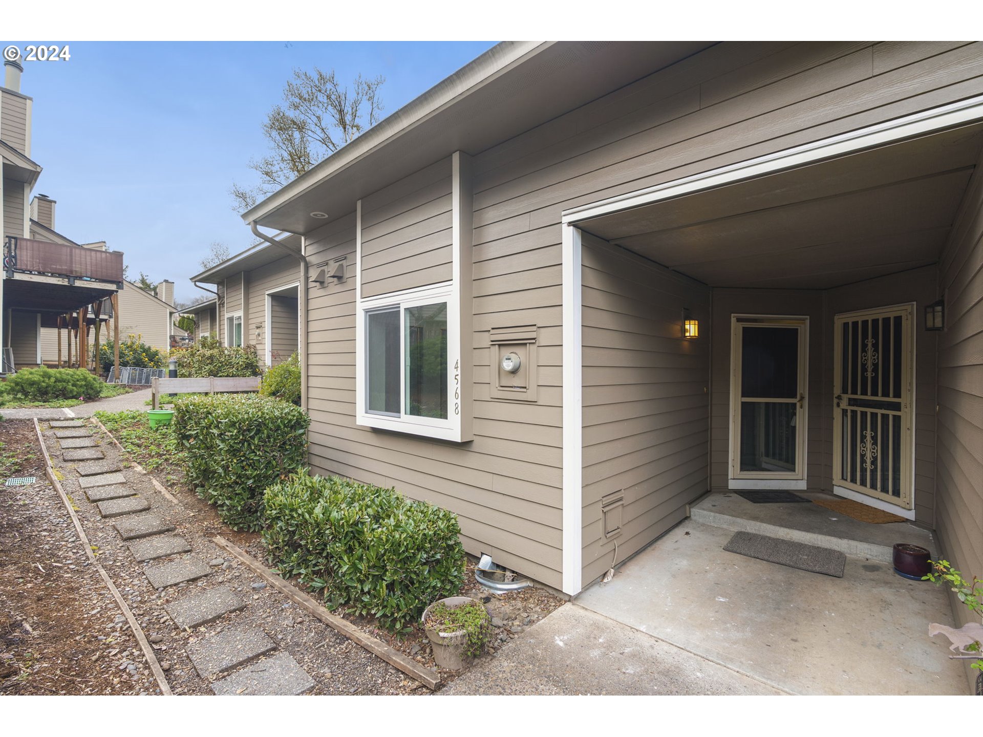 4568 Southwest Comus Place, Unit 8E Portland, OR 97219 - Photo 22 of 39 Gallery Image 22