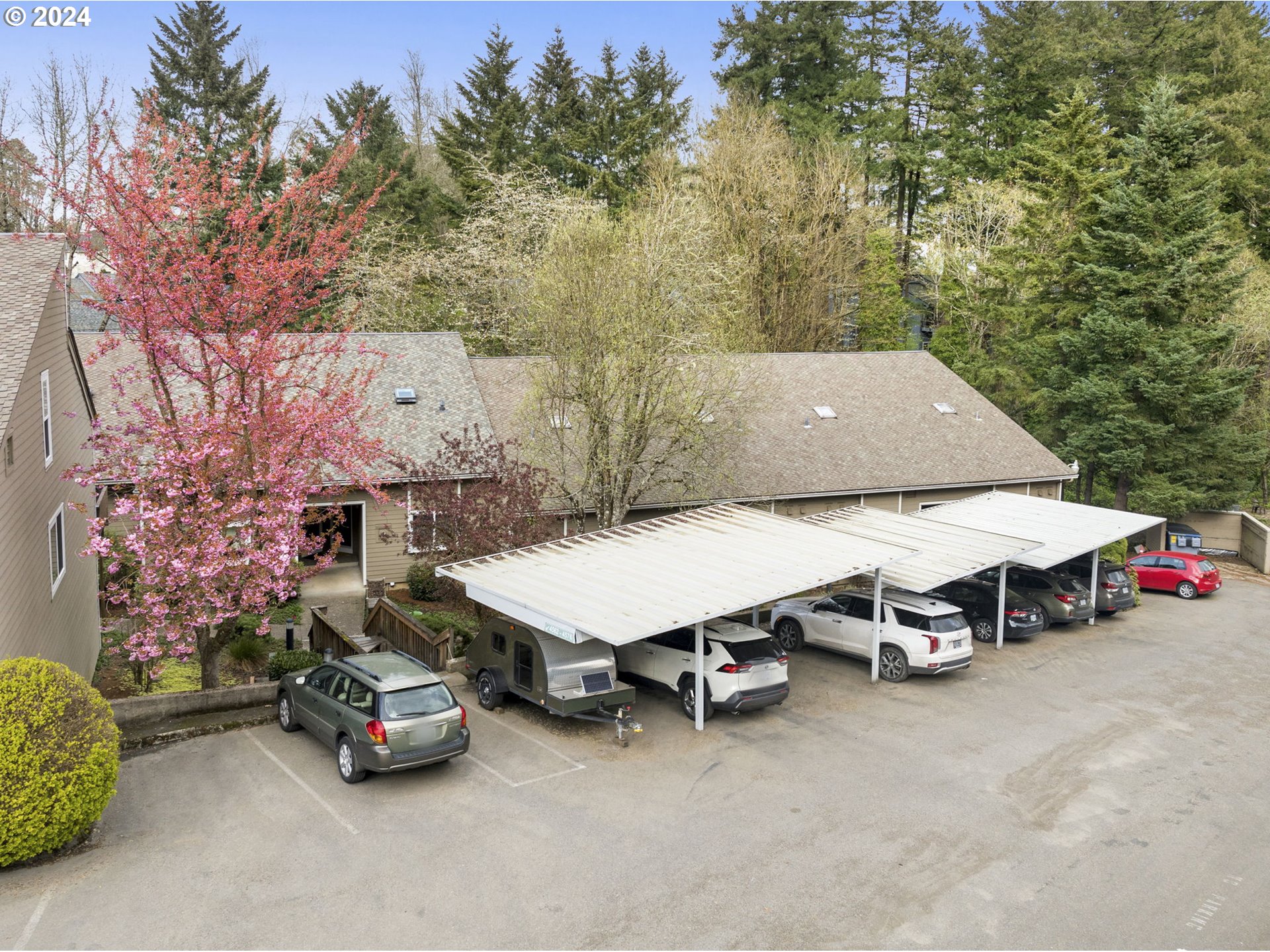 4568 Southwest Comus Place, Unit 8E Portland, OR 97219 - Photo 25 of 39 Gallery Image 25