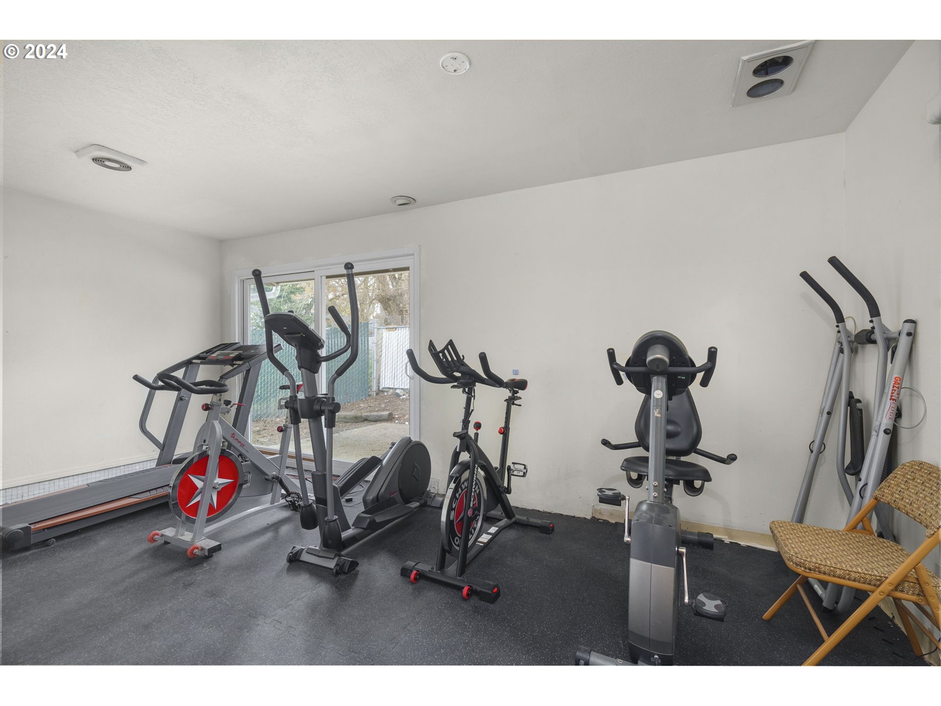 4568 Southwest Comus Place, Unit 8E Portland, OR 97219 - Photo 28 of 39 Gallery Image 28