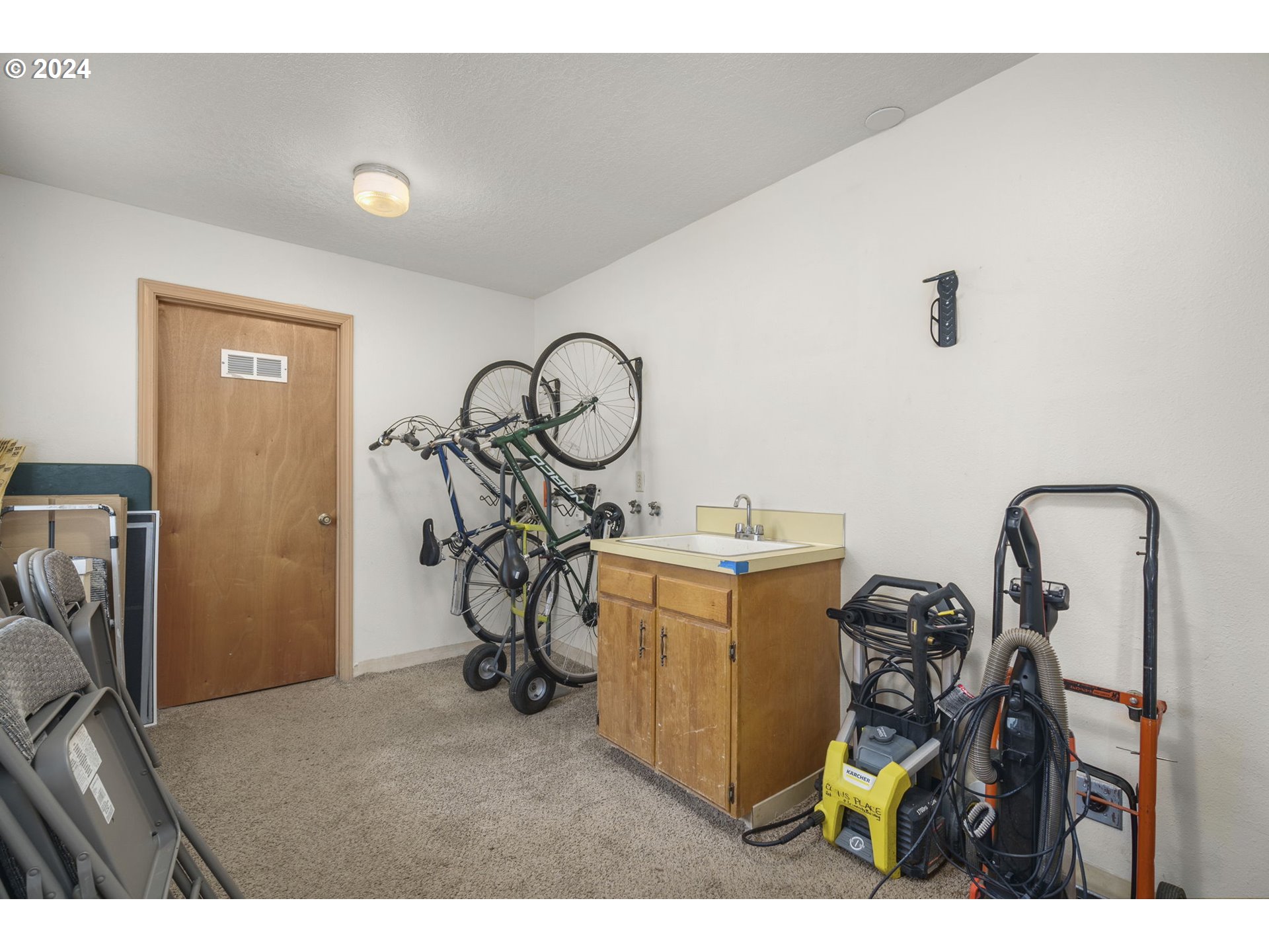 4568 Southwest Comus Place, Unit 8E Portland, OR 97219 - Photo 29 of 39 Gallery Image 29