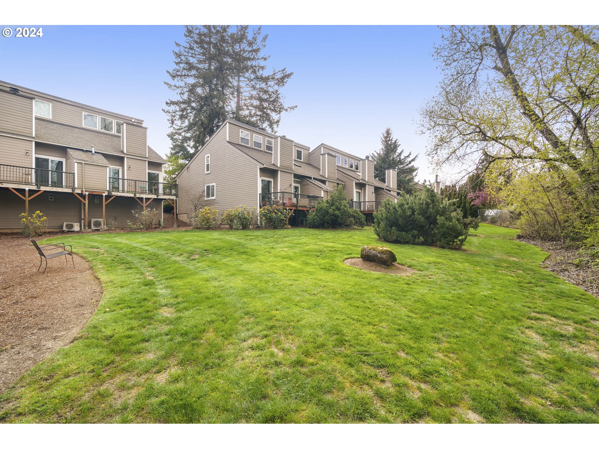 4568 Southwest Comus Place, Unit 8E Portland, OR 97219 - Photo 34 of 39 Gallery Image 34