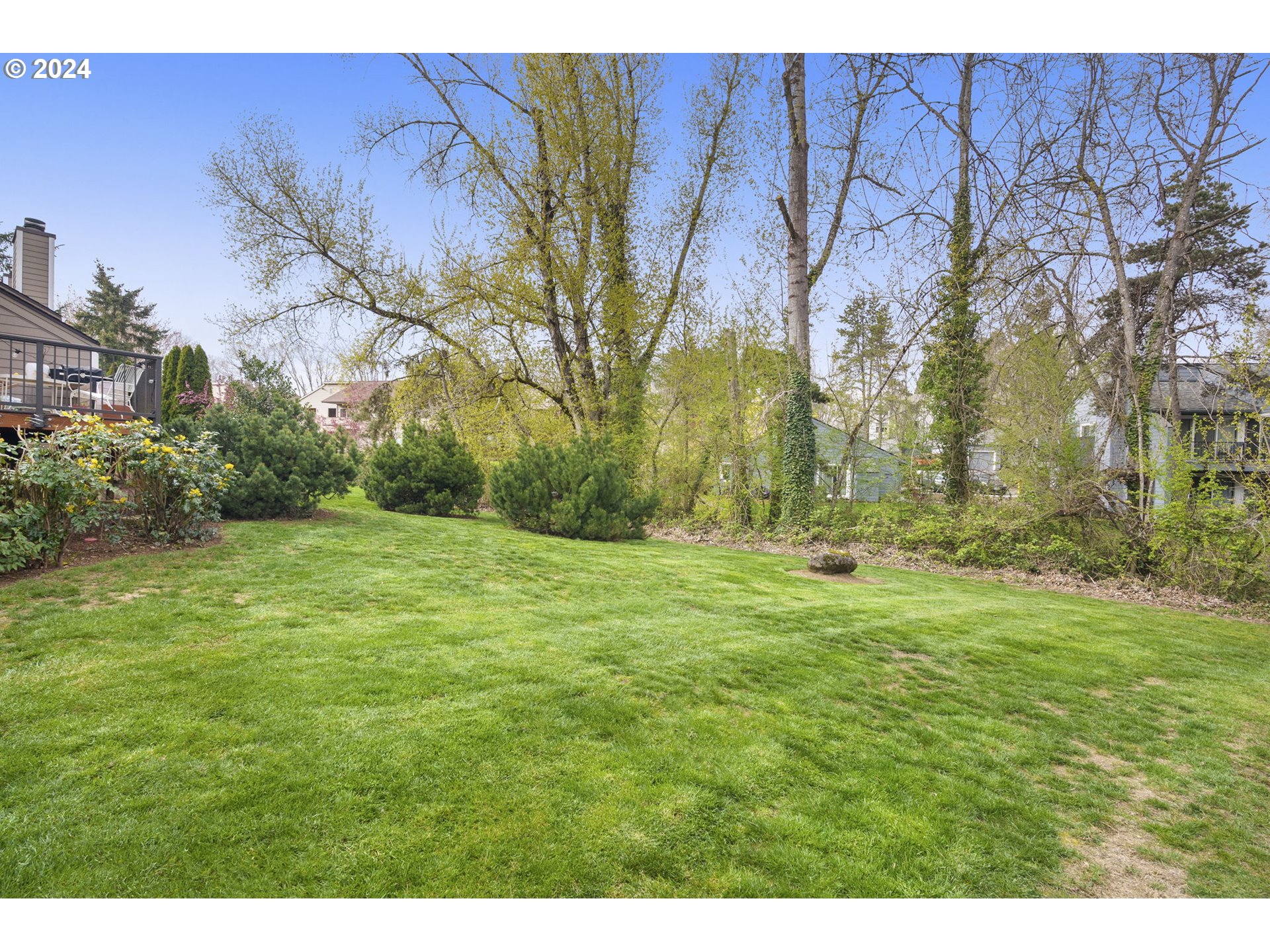 4568 Southwest Comus Place, Unit 8E Portland, OR 97219 - Photo 35 of 39 Gallery Image 35