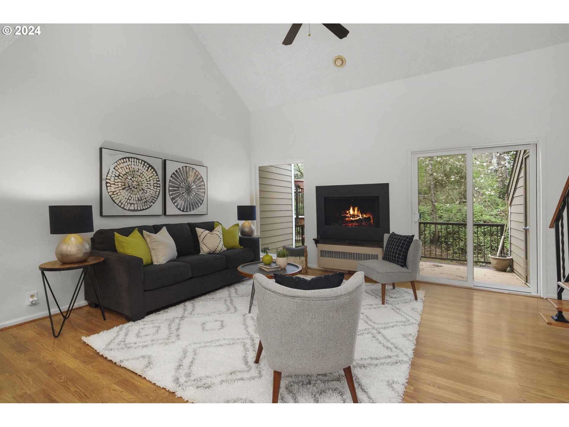 4568 Southwest Comus Place, Unit 8E Portland, OR 97219 - Photo 6 of 39 Gallery Image 6