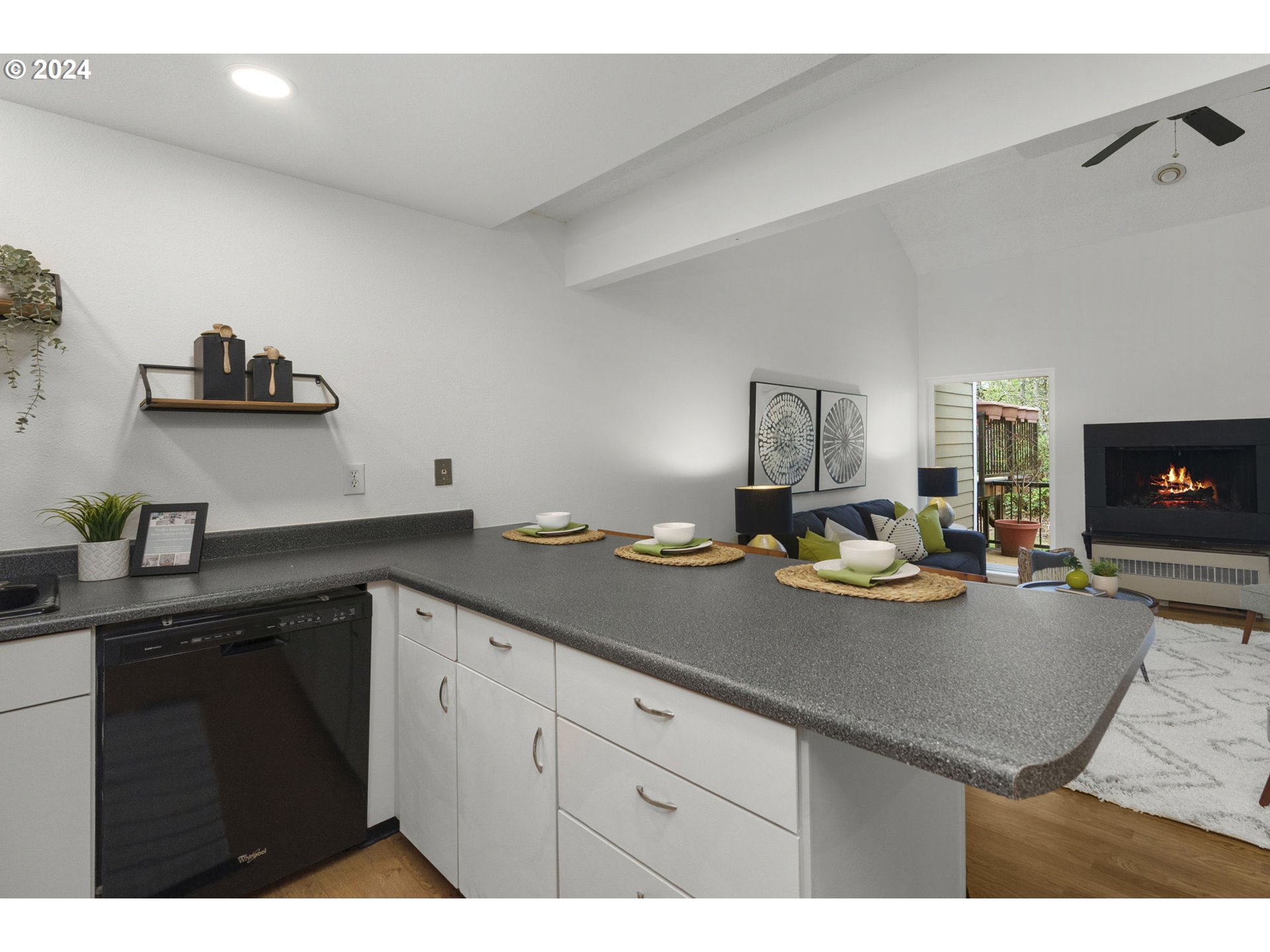 4568 Southwest Comus Place, Unit 8E Portland, OR 97219 - Photo 9 of 39 Gallery Image 9