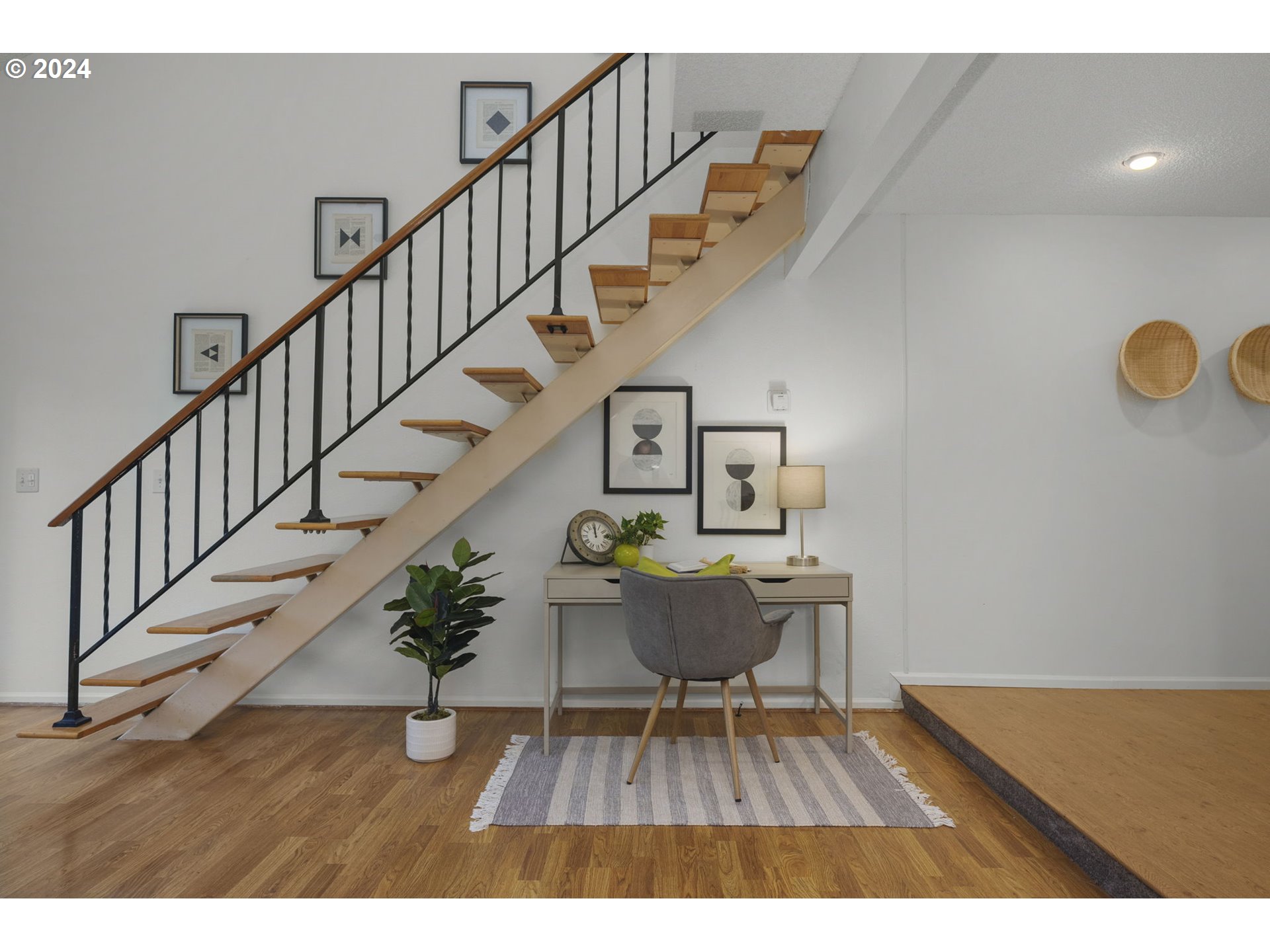 4568 Southwest Comus Place, Unit 8E Portland, OR 97219 - Photo 10 of 39 Gallery Image 10