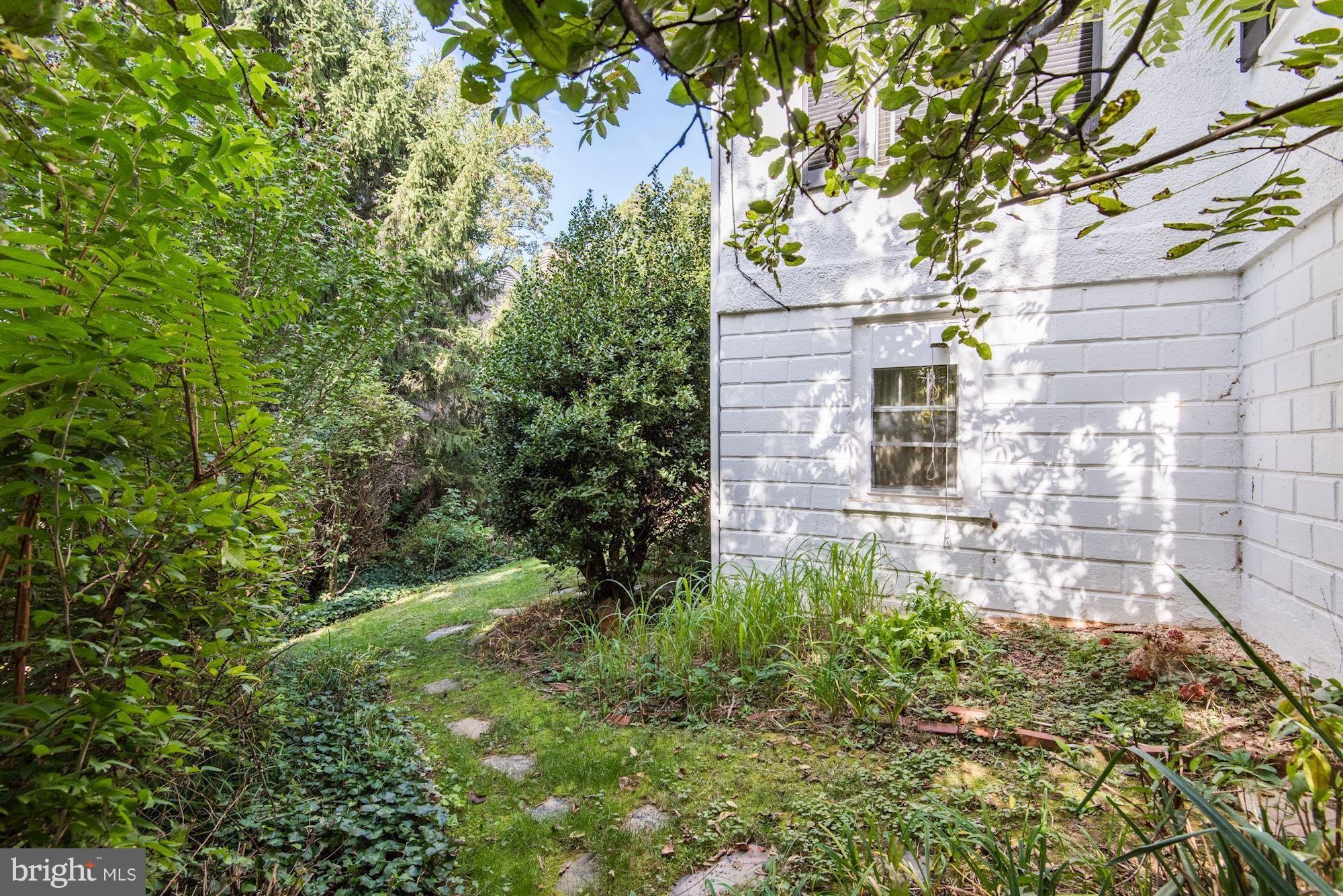 3322 North Glebe Road Arlington, VA 22207 - Photo 5 of 9 Rear of Home