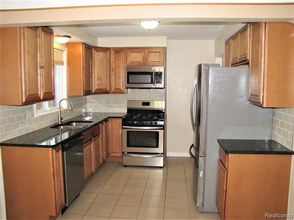7239 Edward Avenue Center Line, MI 48015 - Photo 7 of 28