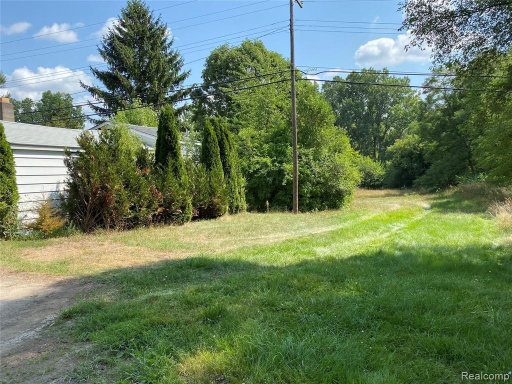 1405 South Hospital Road Waterford, MI 48327 - Photo 6 of 22