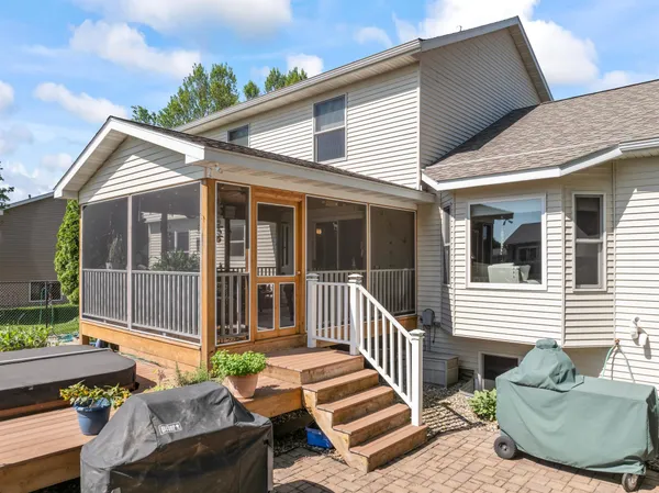 $465,000 | 1405 17th Drive Southwest, Austin, MN 55912