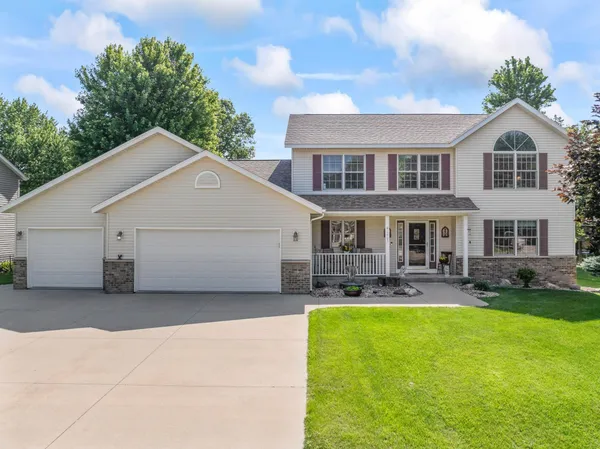 $465,000 | 1405 17th Drive Southwest, Austin, MN 55912