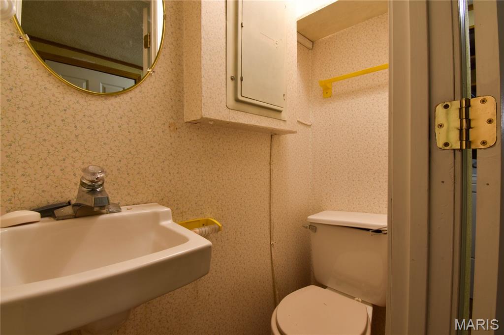 802 East Pleasant Street Bunker Hill, IL 62014 - Photo 23 of 38