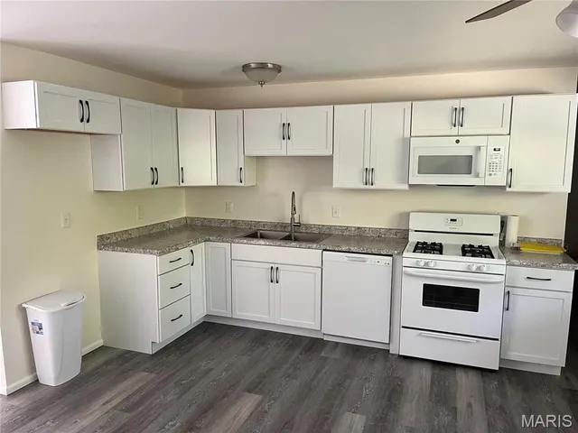 $215,000 | 402 Willow Drive, O'Fallon, IL 62269