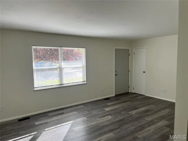 $215,000 | 402 Willow Drive, O'Fallon, IL 62269