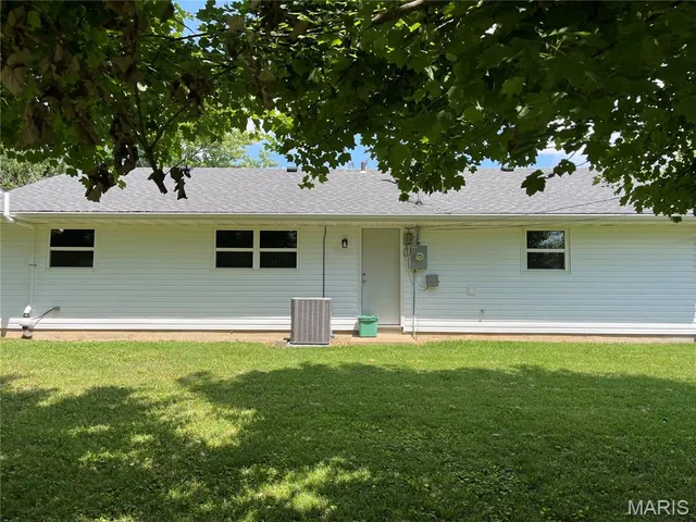 $215,000 | 402 Willow Drive, O'Fallon, IL 62269