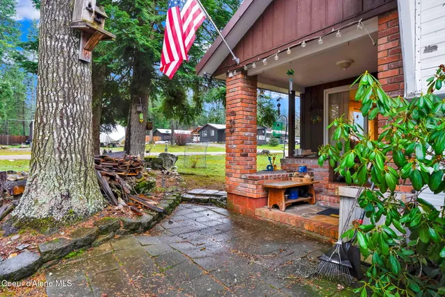 $375,000 | 33619 Spruce Street, Bayview, ID 83803