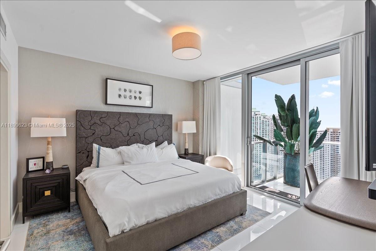 200 Biscayne Blvd Way, Unit 3608 Miami, FL 33131 - Photo 19 of 31 a bedroom with a bed and a potted plant