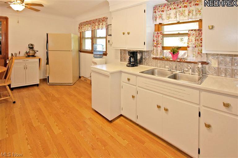231 Delamere Road Vermilion, OH 44089 - Photo 9 of 22