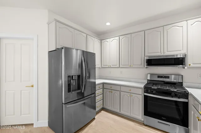 $3,300 | 6686 East Eagle Crest Drive, Flagstaff, AZ 86004