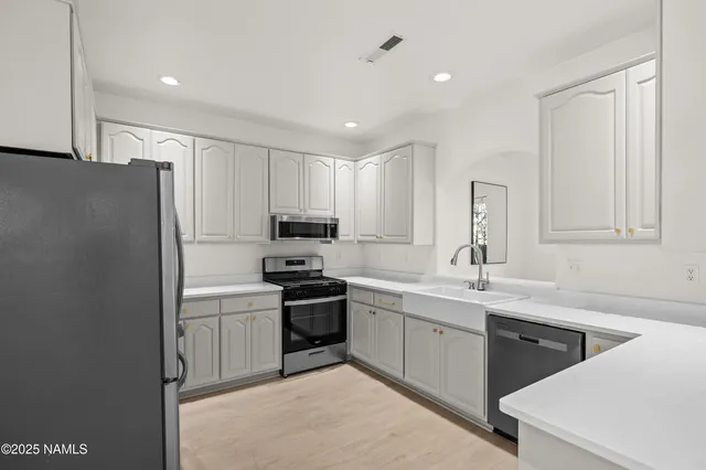 $3,300 | 6686 East Eagle Crest Drive, Flagstaff, AZ 86004