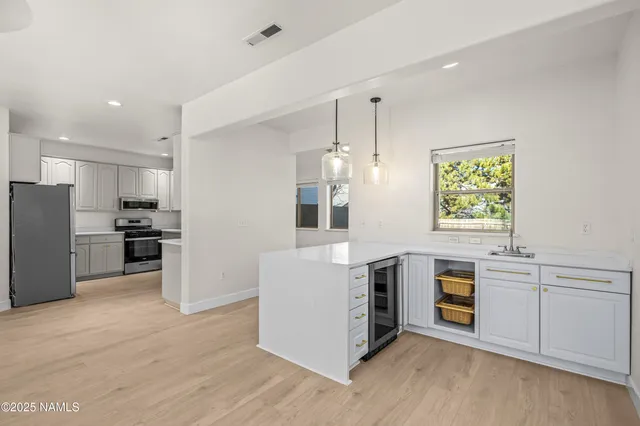 $3,300 | 6686 East Eagle Crest Drive, Flagstaff, AZ 86004