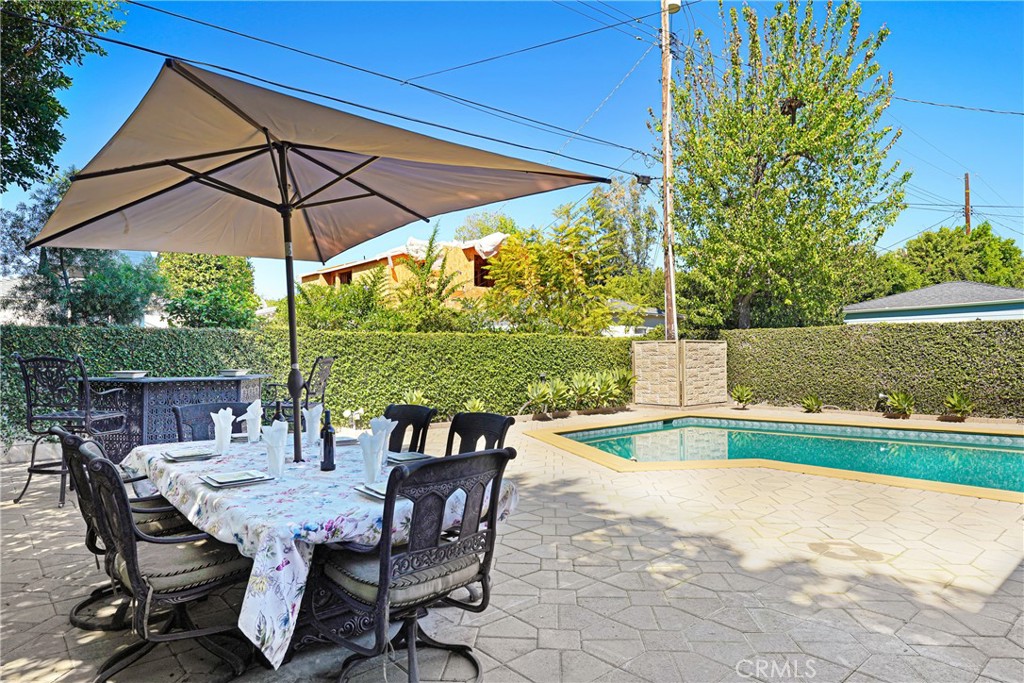 4313 Rhodes Avenue Studio City, CA 91604 - Photo 17 of 23 a view of an outdoor sitting area with furniture