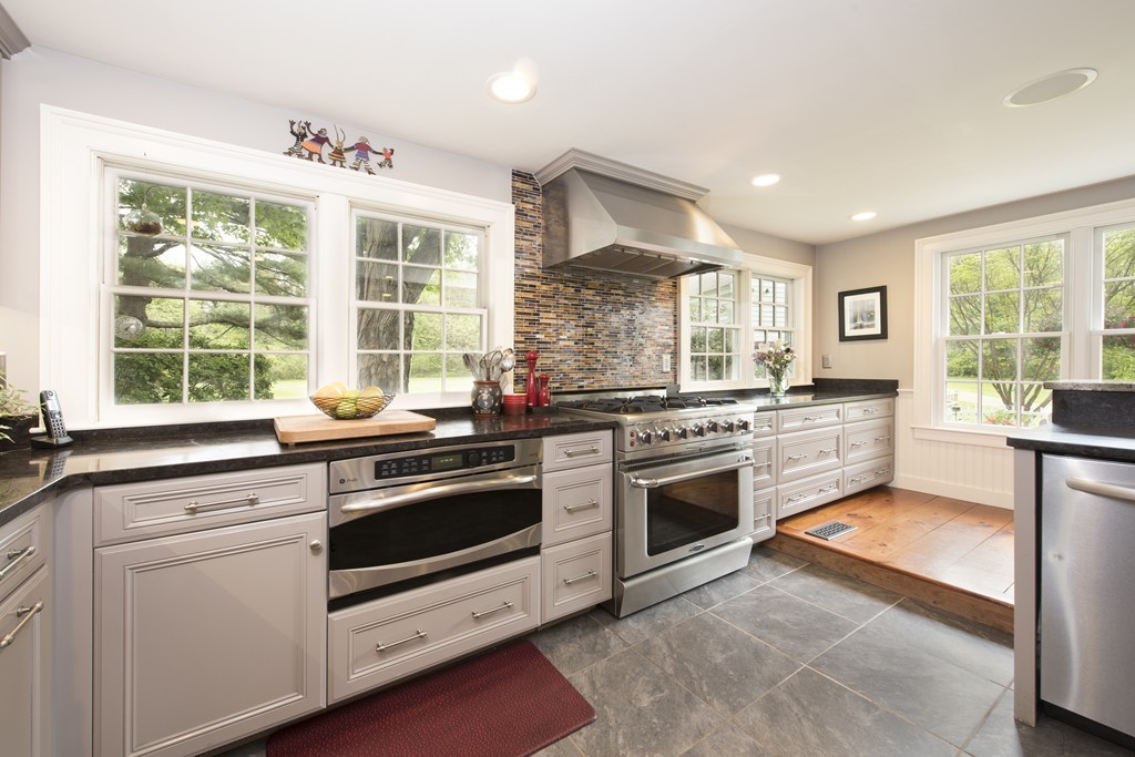 33 Topsfield Road Boxford, MA 01921 - Photo 4 of 30