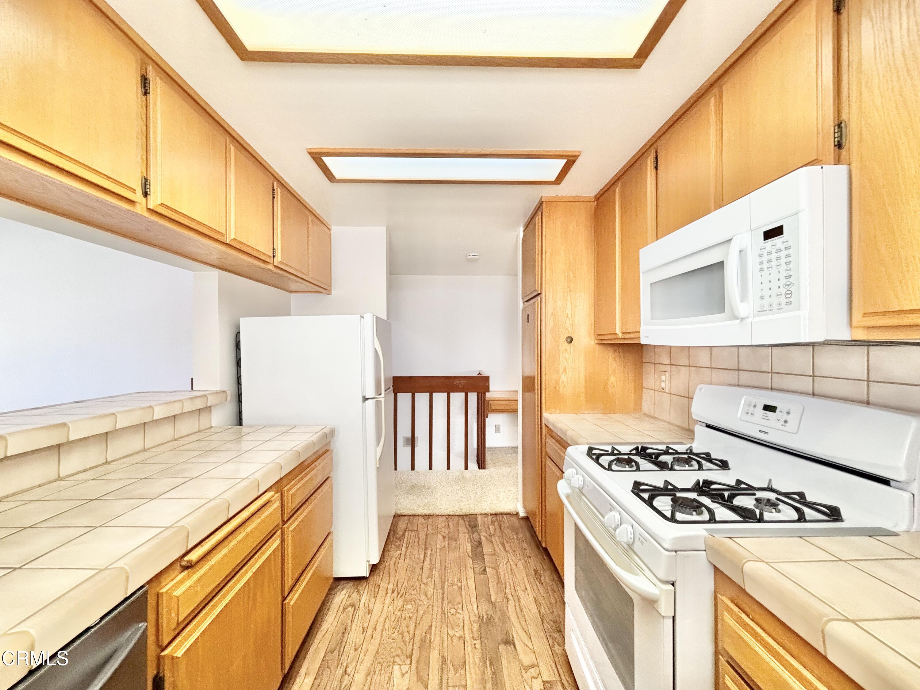 272 Cahuenga Drive Oxnard, CA 93035 - Photo 22 of 39 a kitchen with a stove a sink and a refrigerator