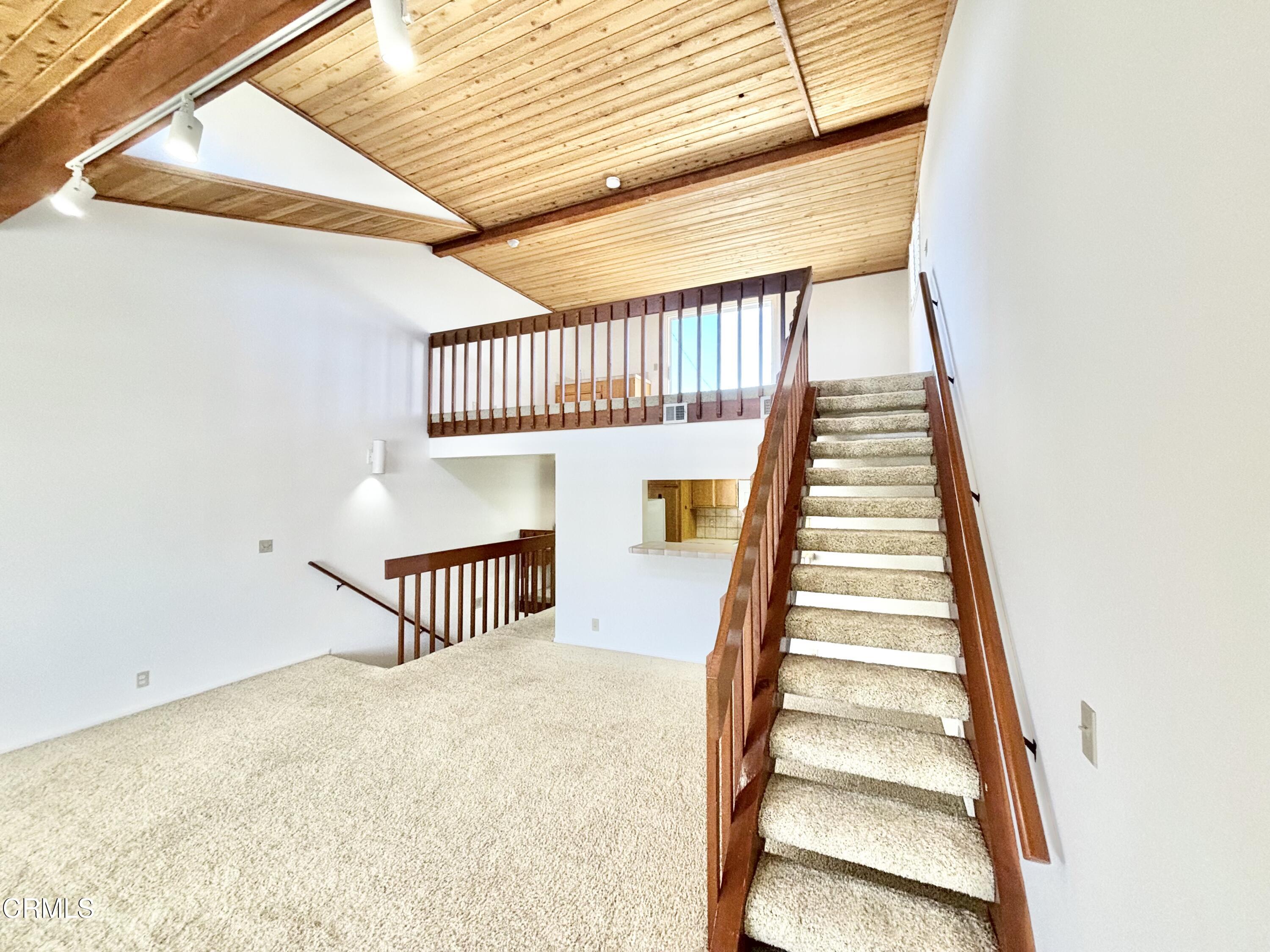 272 Cahuenga Drive Oxnard, CA 93035 - Photo 4 of 39 a view of entryway