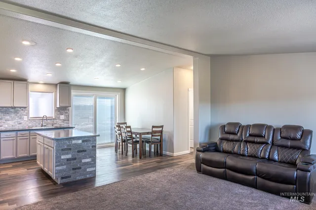 $325,000 | 1207 Erlebach Way, Ontario, OR 97914